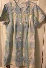 Women  s Miss Elaine Pastel Seersucker Housecoat Sz S Snap Close Robe House Dress