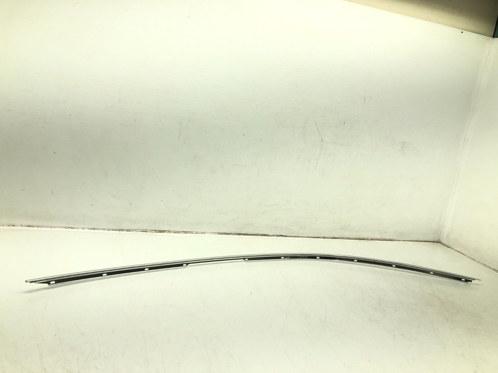 2017-2020 MASERATI LEVANTE RIGHT PASSENGER UPPER DOOR ROOF DRIP MOLDING OEM.