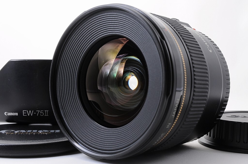 TOP MINT】CANON EF 20mm F/2.8 USM Wide Angle Lens + EW-75II