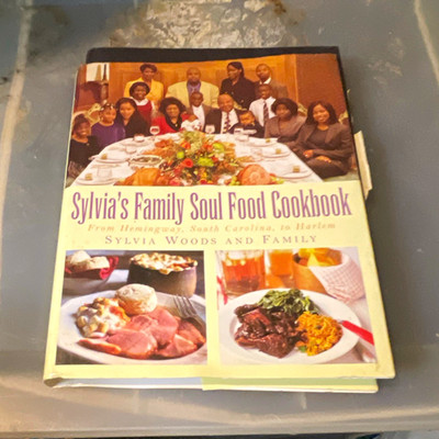 Sylvia Woods and Family Sylvia's Family Soul Food Cookbook Hardcover English DJ