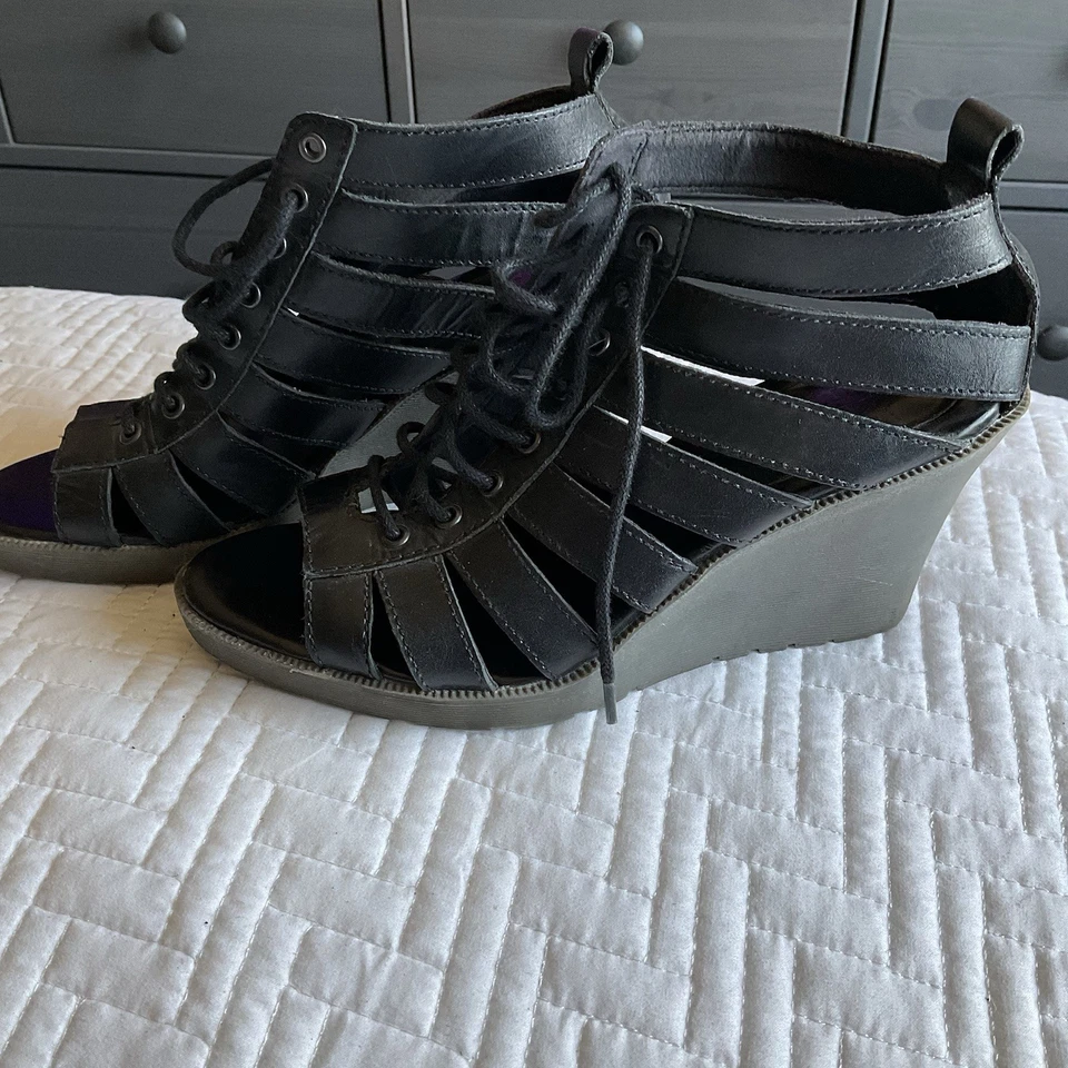 Sandalias Dr Martens Mona Cuña Tacón Gladiador Mujer Talla 6 Negras Informales Foto 2 de 4