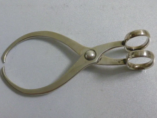 Well made Lunt Silversmiths Sterling Sugar Tongs