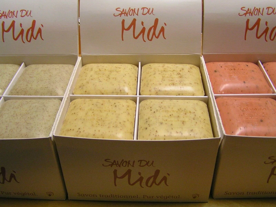 Savon du Midi, Blüten-Seife, verschiedene Sorten, 100g oder Pinien-Seifenablage