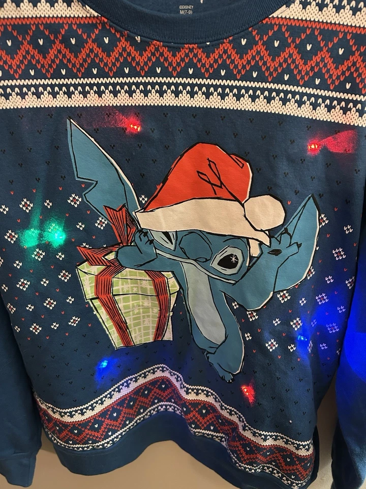 Suéter Disney Stitch Azul Feliz Navidad Iluminado Navidad M- FUNCIONA Foto 2 de 4