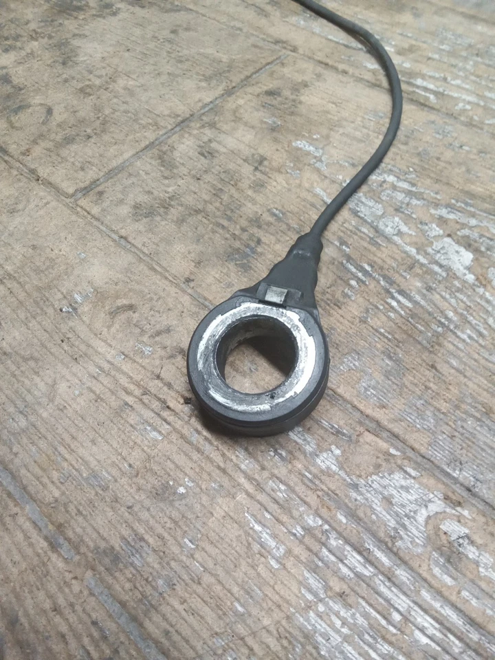 2012 12 09-13 Harley Davidson Ultra Limited Front Wheel ABS Speed Sensor - Image 4 of 4