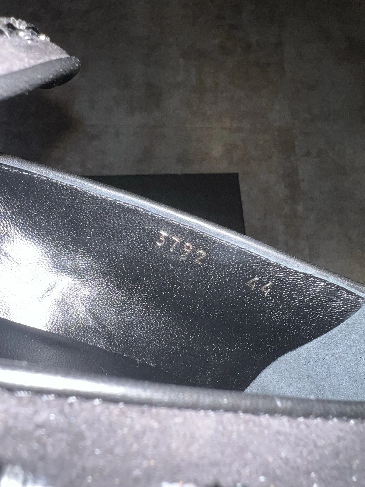 Vendita al dettaglio $2295 Versace ciabatte da uomo in camoscio impreziosite da perline 44 US 11 UK 10