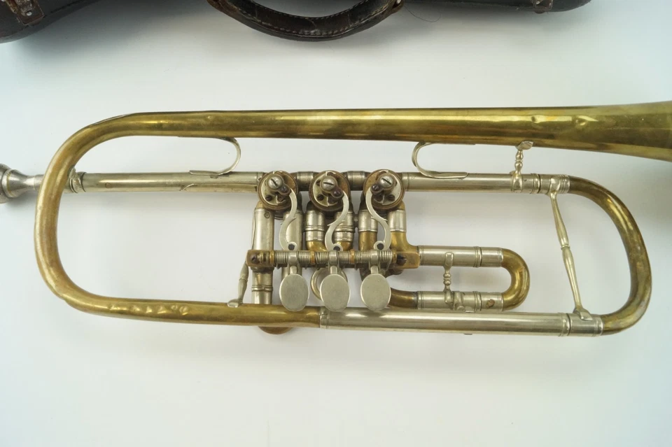 Alte Drehventil Trompete aus Messing mit Mundstück 205 und originalem Koffer - Bild 2 von 4
