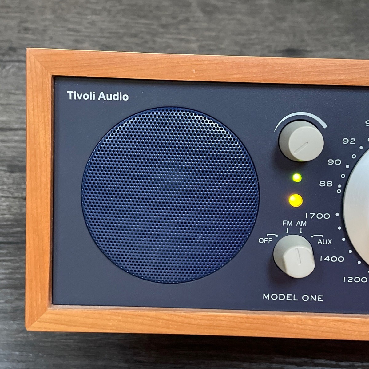 S1649 80f 【ジャンク】TivoliAudio MODEL TWO コンポ