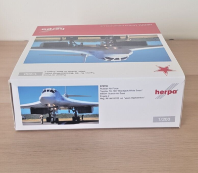 Herpa 1/200 572118 Tupolev Tu-160 Blackjack Russian Air Force