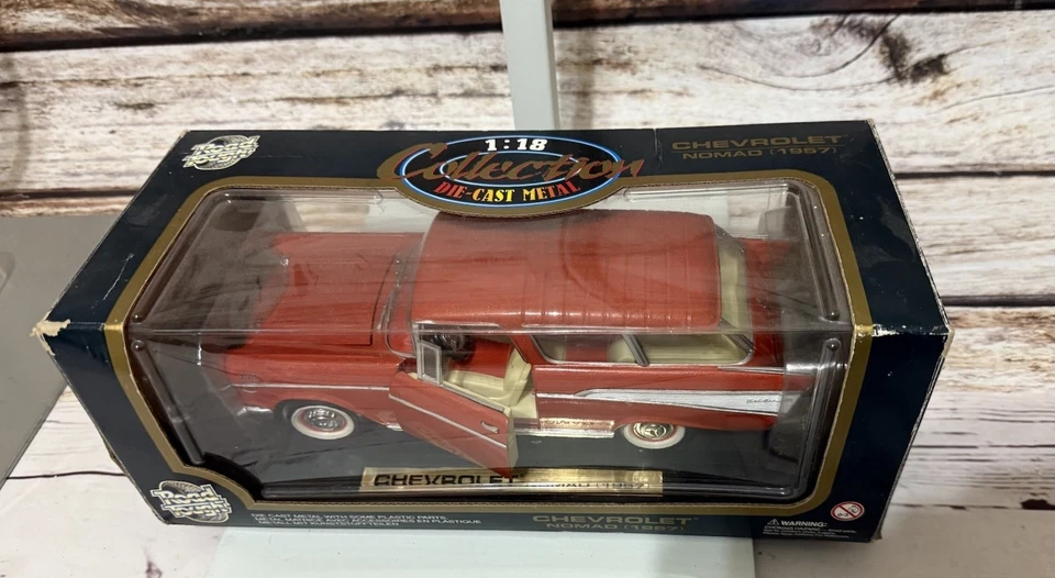 Road Legends: Chevrolet Nomad 1957 rojo escala 1/18 diecast en caja Foto 2 de 4