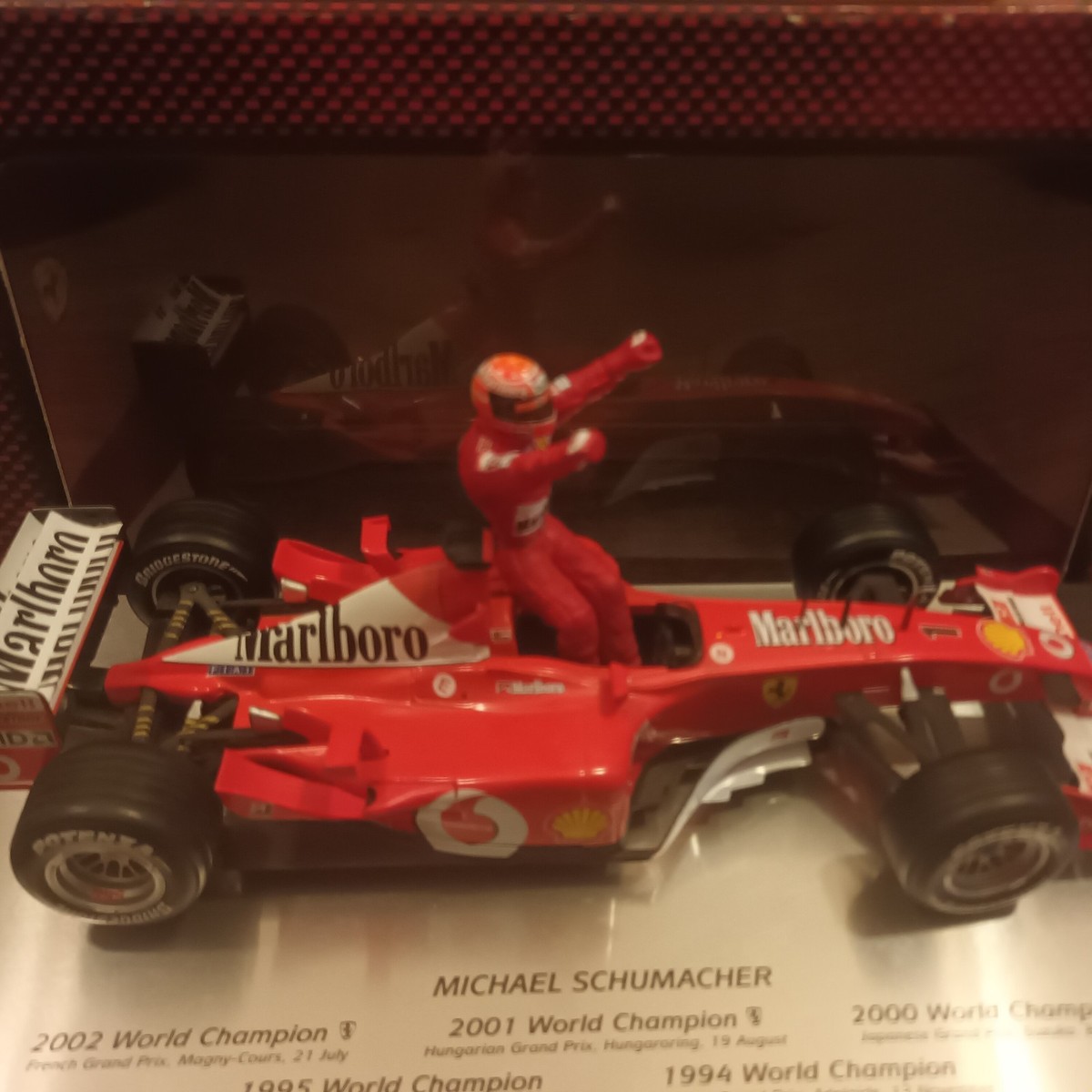 1/18 Ferrari F2002 Michael Schumacher 5 Times WC 2002 | eBay