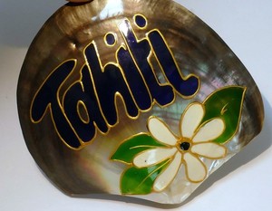 Tahitian Vintage Carved Mother of Pearl Shell Tahiti Palm Trees Gardenia 4.5"