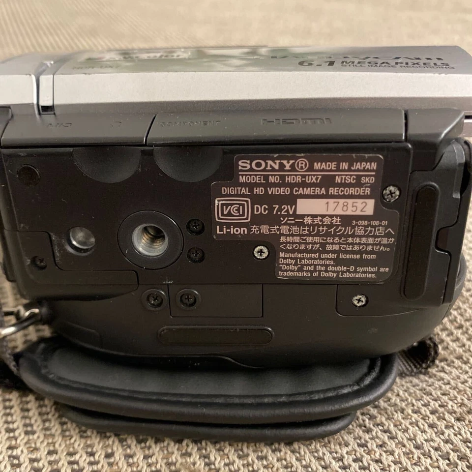 Sony Handycam HDR-UX7 Digital Video Camcorder Silver Full HD 10x 3.5-inch Japan - Image 4 of 4