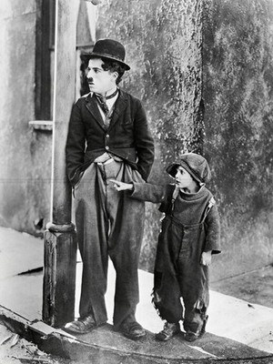 Foto Charlie Chaplin & Jackie Coogan - The Kid (1921) - Schwarz-Weiß - 15x20