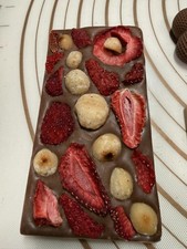 Handmade Milk Chocolate Bar with Macadamia nuts Strawberry Gourmet Treat 100g.