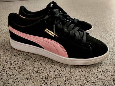 puma suede black and pink
