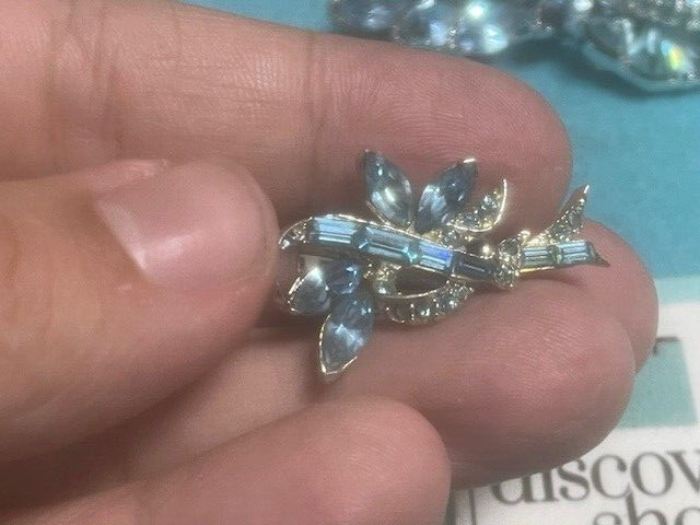 Vintage Pell Silver Tone Clip Earrings & Brooch Set w/ Blue Vintage Pell Silver Tone Clip Earrings & Brooch Set w/ Blue