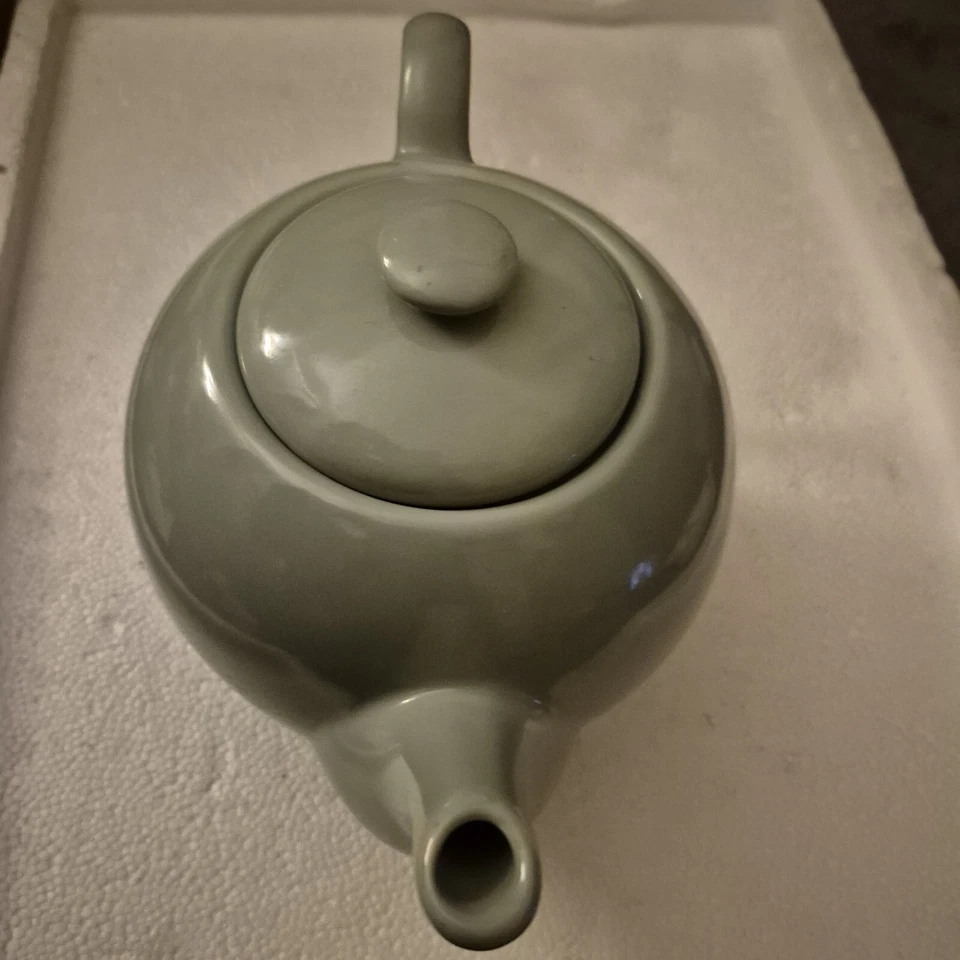 RSVP Tetera Internacional JCPenney STONEWARE Verde Oliva 42oz Con Tapa Totalmente Nueva Foto 3 de 4