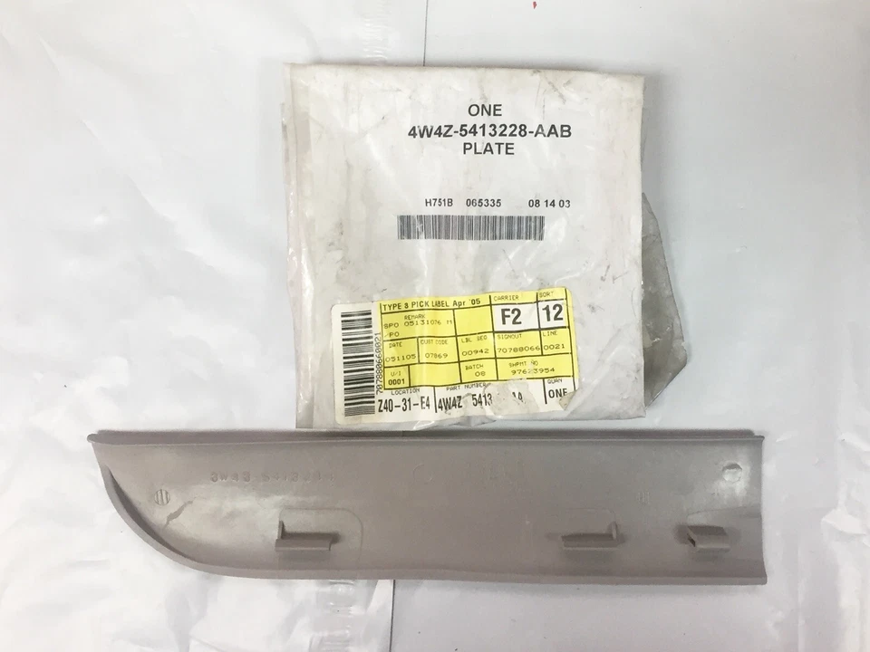 Placa de puerta derecha para Lincoln LS 2004 Ford 4W4Z5413228AAB GENUINO FABRICANTE DE EQUIPOS ORIGINALES NUEVO Foto 2 de 4