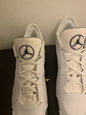 white basketball shoes low top