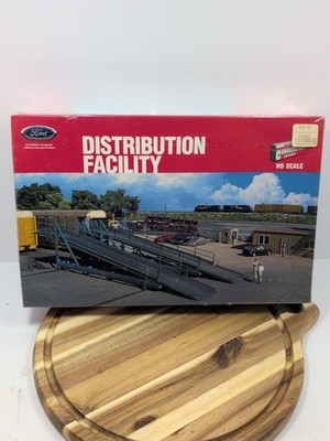 Walthers Cornerstone Distribution Facility HO Scale Model Kit 933-3076   NIB