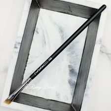 MAC 208 Small Angled Eyebrow Definer Brush