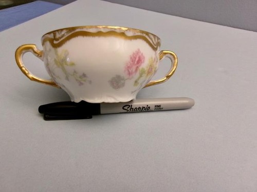 C.AHRENFELDT LIMOGES ( 2 SETS ) DOUBLE HANDLE DOUBLE GOLD CUPS & SAUCERS FLORAL - Picture 8 of 12