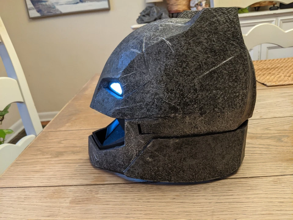 Batman v Superman Armored Batman Cosplay Cowl Mask with LED Eyes - Image 4 of 4