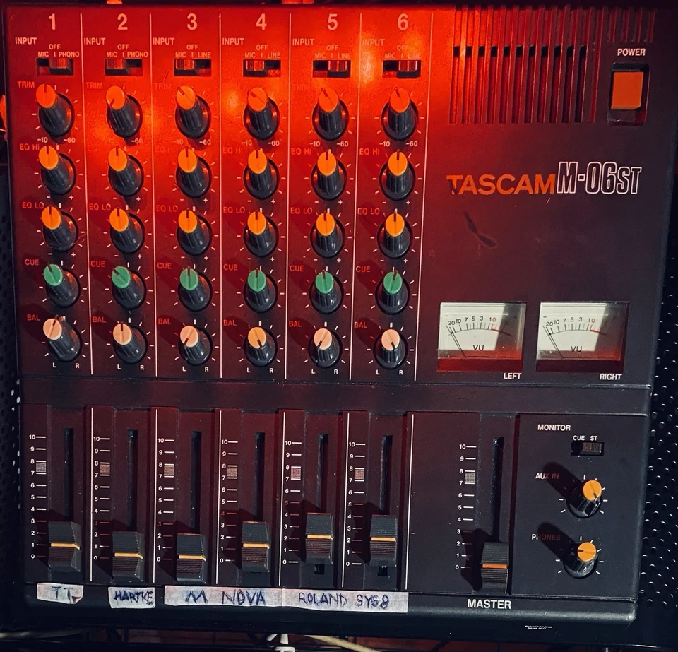 6-дорожечный аналоговый настольный микшер Tascam M-06st, верхний микшер. Grt для барабанов прямой выход. Японский - Изображение 2 из 3