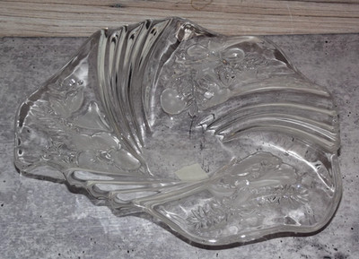 Mikasa Christmas Medley Bon Bon Candy Nut Dish 9'' B2