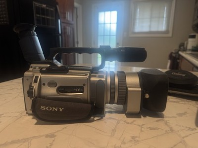 Sony DCR-VX2100 3CCD MiniDV Digital Handycam Video Camcorder W