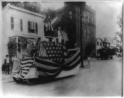 Parade float,showing children,Washington,D.C.,July 4,1918?,US Flags,building