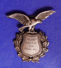 ~1930 KLUB-MEISTER SIM. JAGD-KL. Jagd Abz. mit Adler 50mmx48mm Bronze versilbert