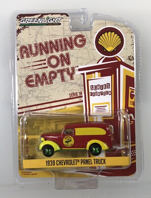 Greenlight Running On Empty 1939 Chevrolet Panel Truck Chase