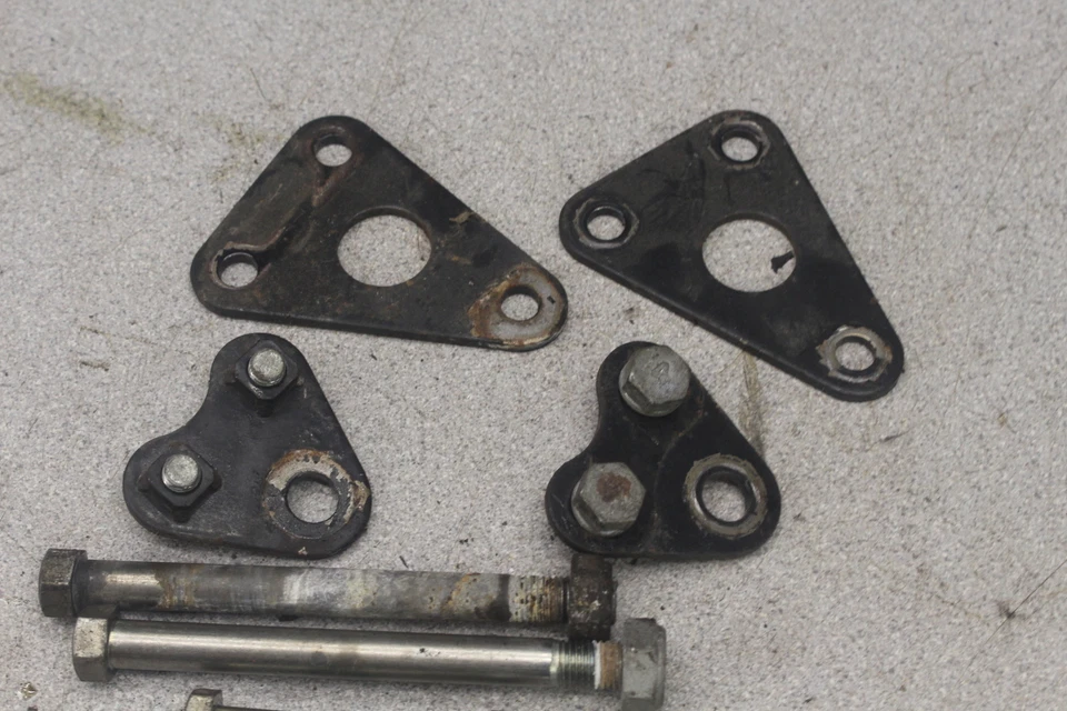 1977 Kawasaki KZ200A ENGINE MOUNTING BOLTS HARDWARE MOUNTS I7-0846.FD - Изображение 2 из 3