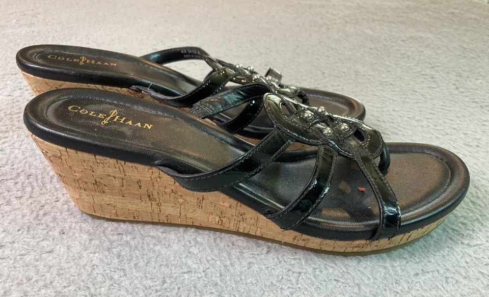 Женские сандалии Cole Haan 8 М черные пробковые на танкетке лакированная кожа с ремешками стринги D41526 - Изображение 2 из 4