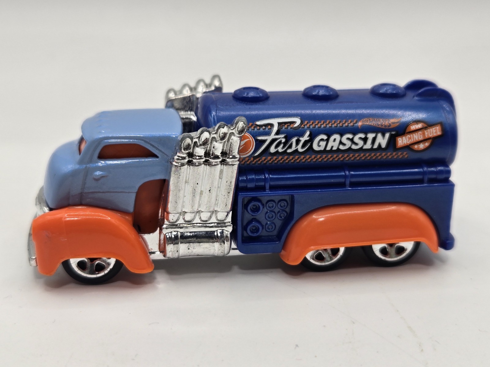 2016 Hot Wheels Fast Gassin Fuel Red & Blue 1:64 Diecast Tanker Truck W/ Chrome