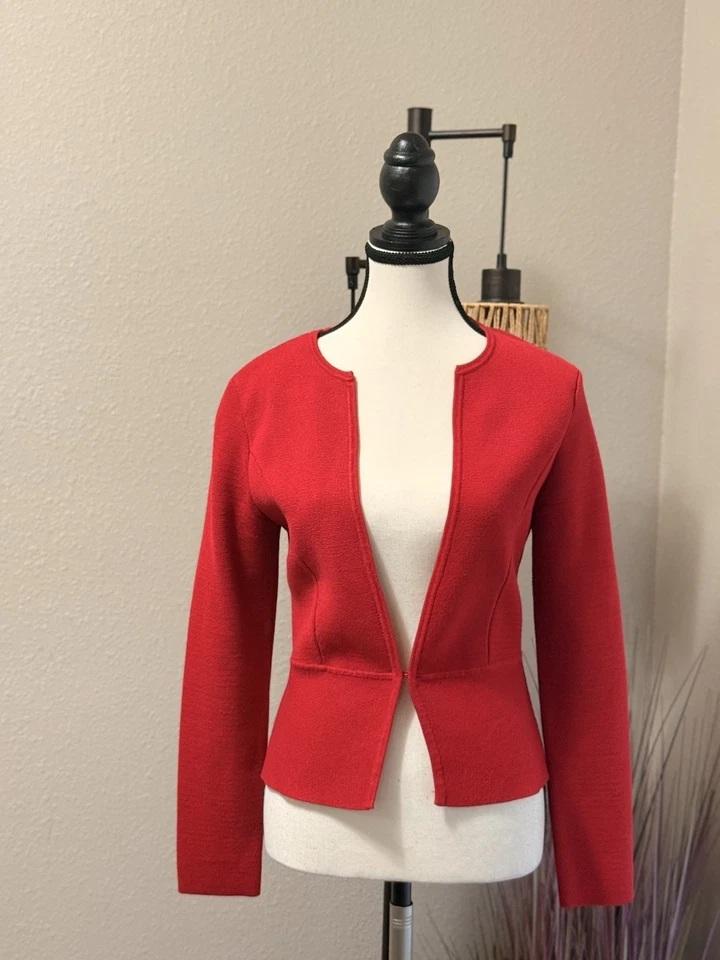 Cárdigan suéter rojo pequeño WHBM usado en excelente estado Foto 2 de 4