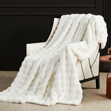 SAPHREAS Faux Fur Throw Blanket for Couch, Fluffy Fuzzy Bubble Blanket for So...