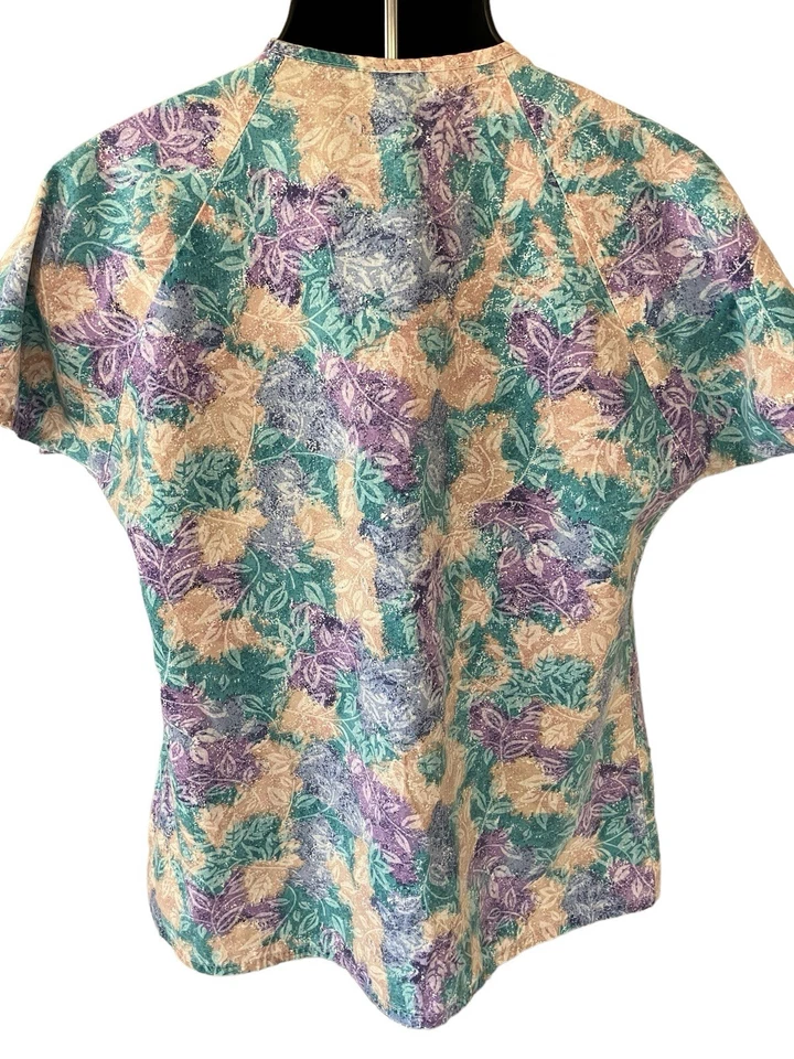 Blusa Médica Medline Para Mujer Mediana Botón a Presión Pastel Floral Multicolor SS Foto 2 de 4