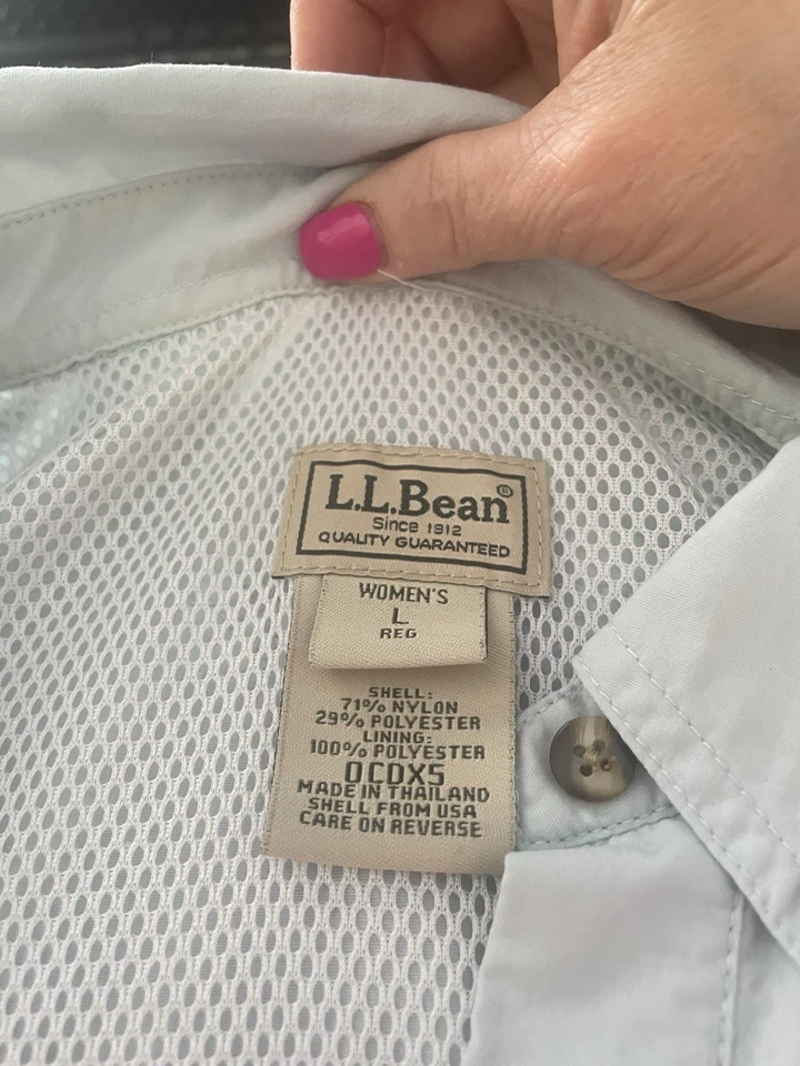 LL Bean Women light blue Fishing Shirt Size L Vents Zipper Front Cargo Pockets - Image 4 of 4