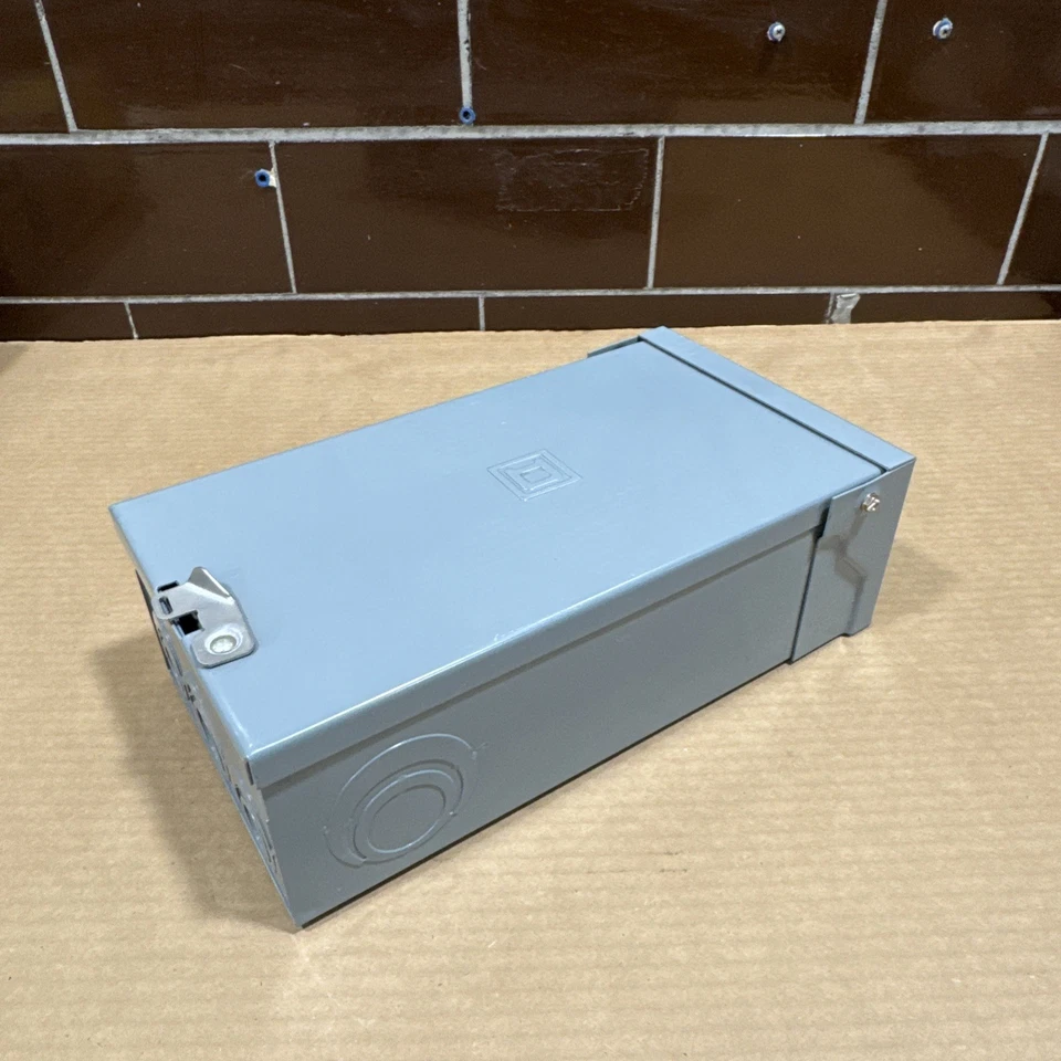 *NEW* Square D 100A Circuit Breaker Two-Pole Outdoor Enclosed QO2100RBCP - Image 2 of 4