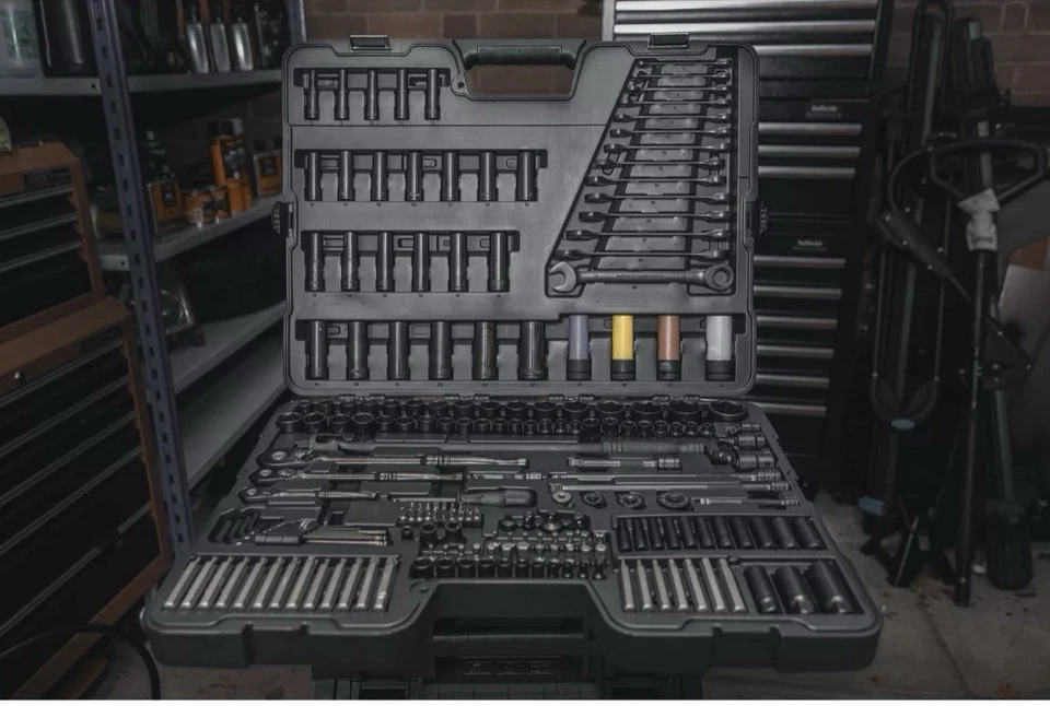 Halfords Advanced 200 Piece Socket and Ratchet Spanner Set Limited Black Edition - Image 4 of 4