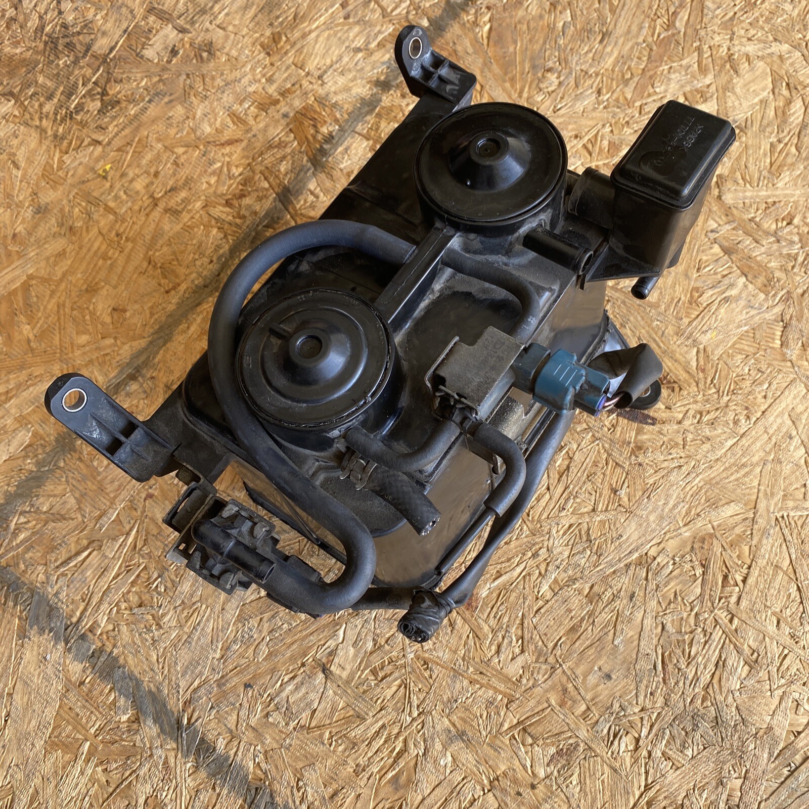 19982002 Toyota 4Runner OEM EVAP Vapor Fuel Charcoal Canister Box