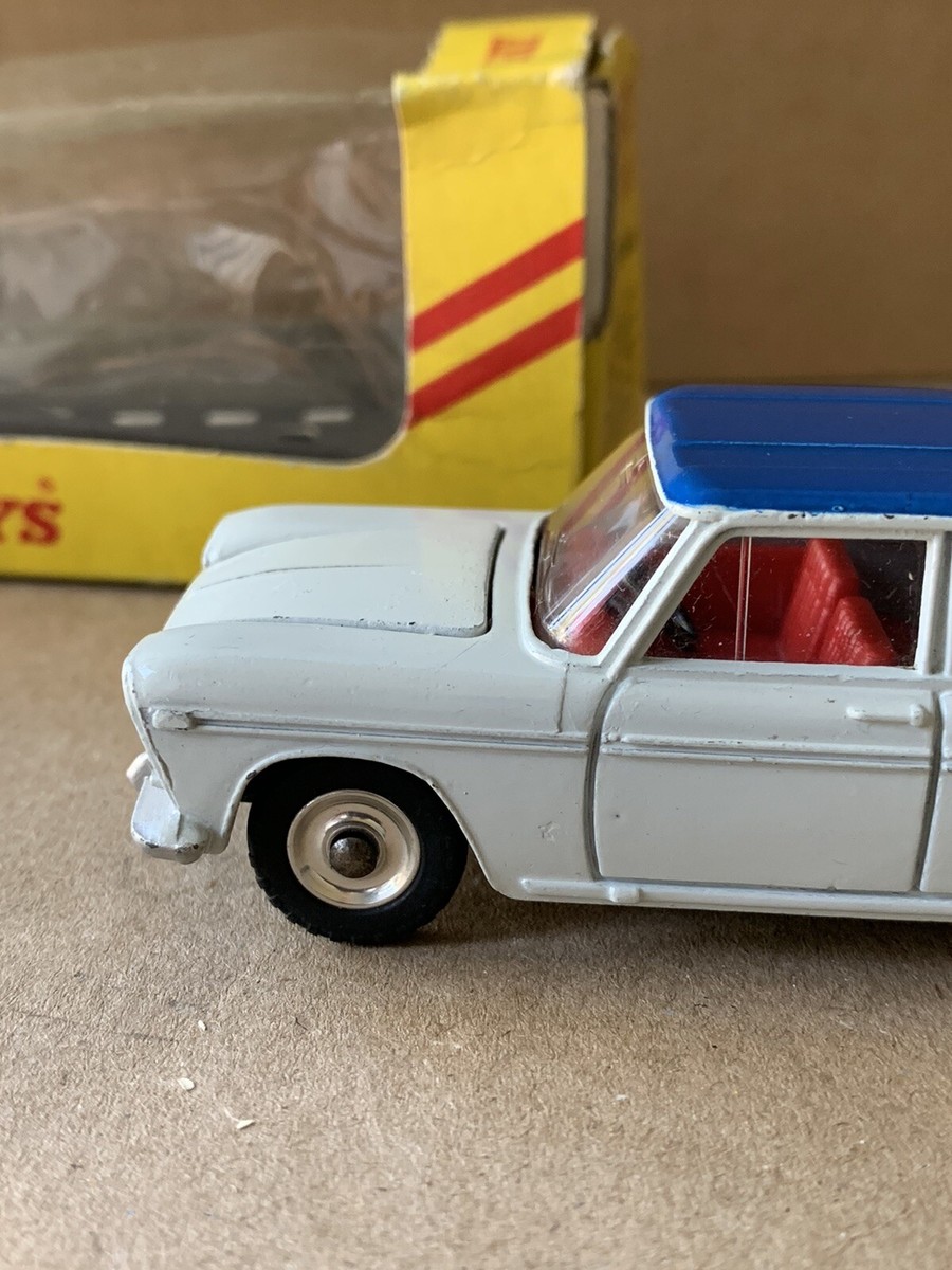 DINKY TOYS 172 FIAT 2300 STATION WAGON CAR MODEL IN ORIGINAL BOX