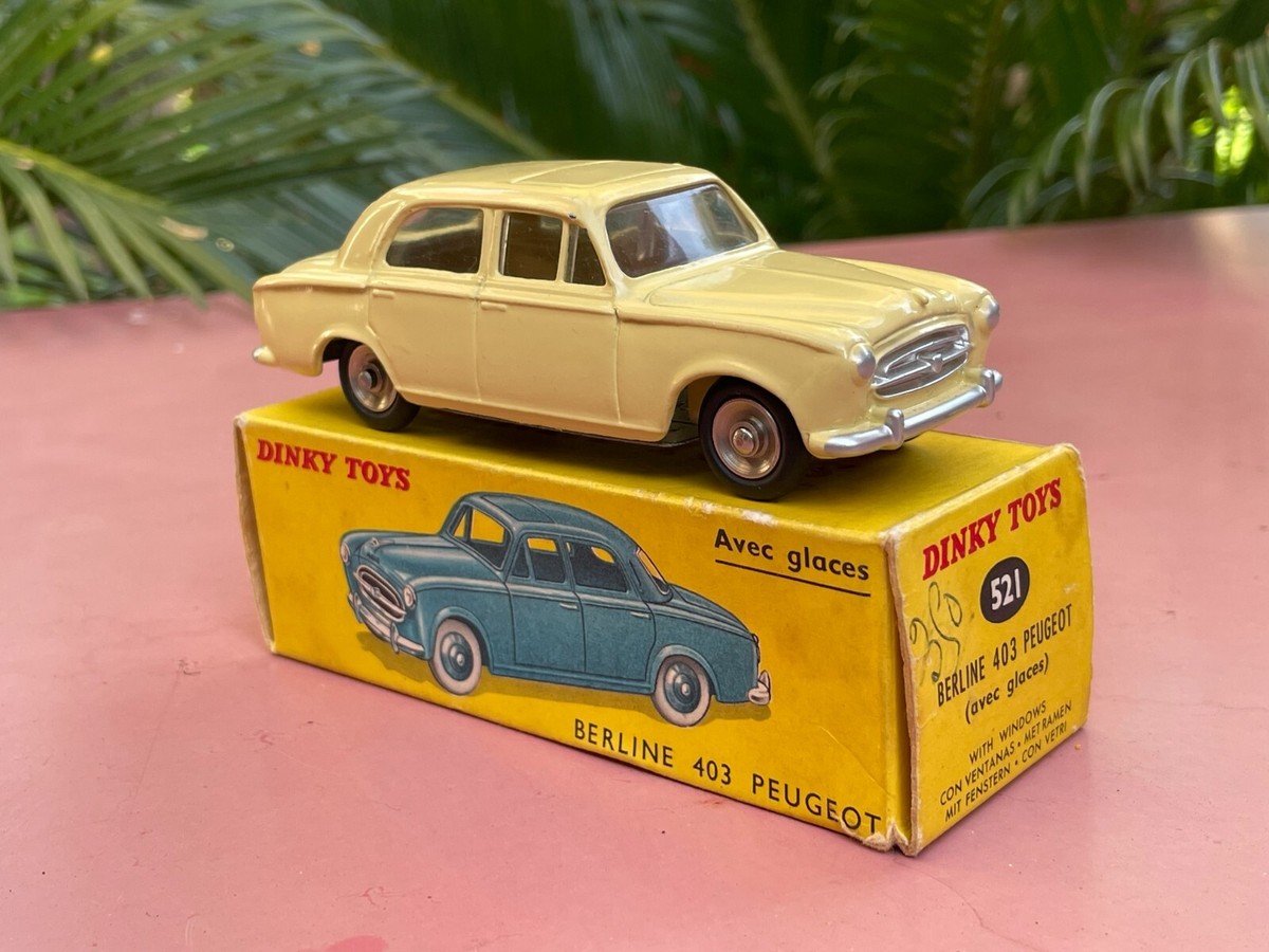 DINKY TOYS 24B / 521 - Peugeot 403 berline, avec sa boîte d'origine