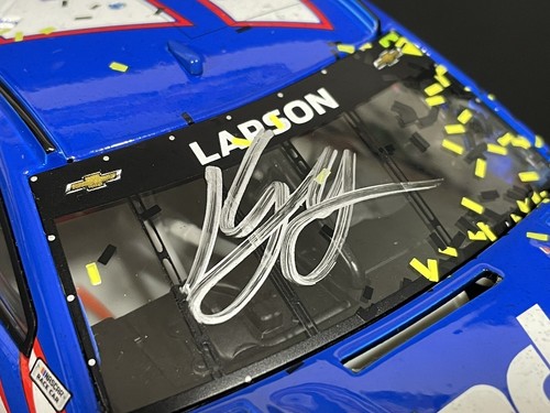 Kyle Larson #5 Autographed Las Vegas Win 2021 Elite Chevy 1/24 NASCAR Die-Cast - Picture 8 of 13