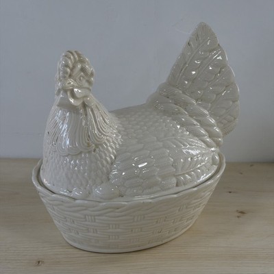 Beswick pottery chicken basket - egg holder - white - very good condition