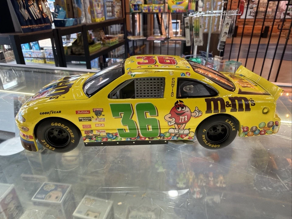 Pontiac Gran Prix 1998 Ernie Irvan #36 M&M's por Action CWB Foto 2 de 4