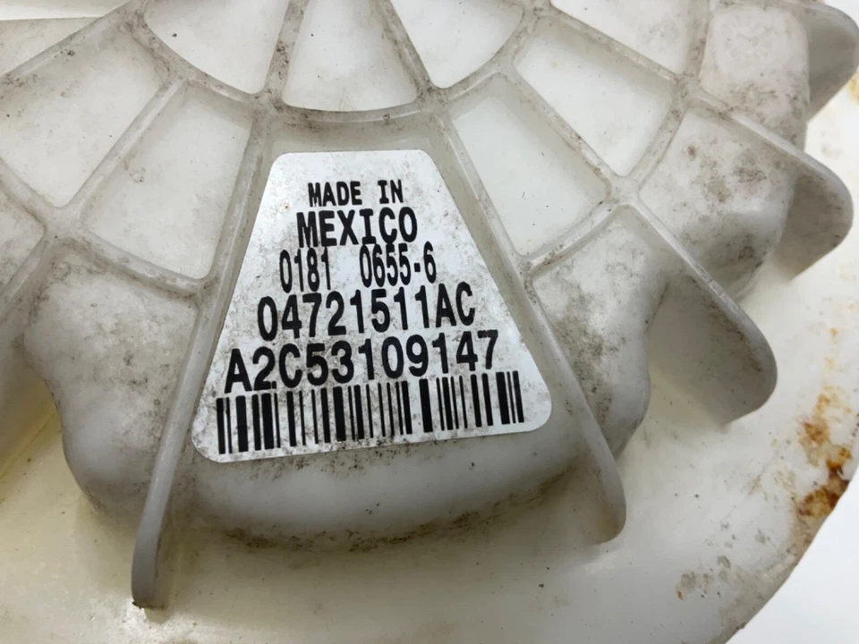 Dodge Grand Caravan Town & Country 2008-2010 conjunto de bomba de combustible 04721511AC OEM Foto 4 de 4